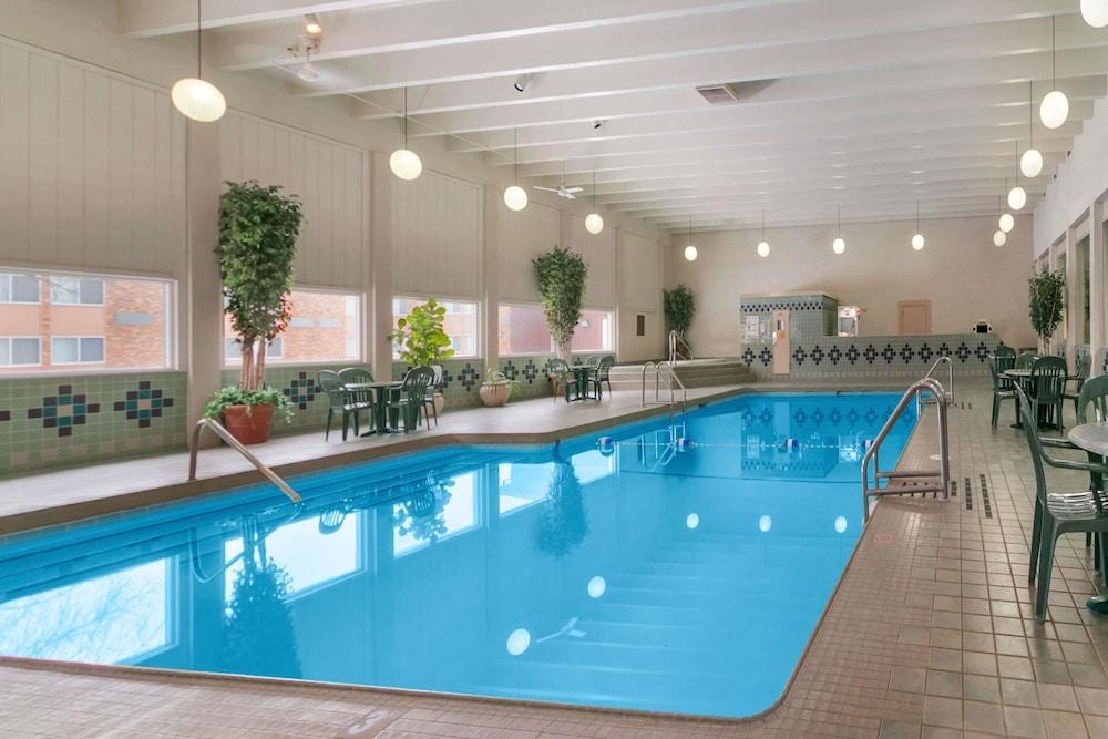 Ramada By Wyndham Bismarck Otel Dış mekan fotoğraf