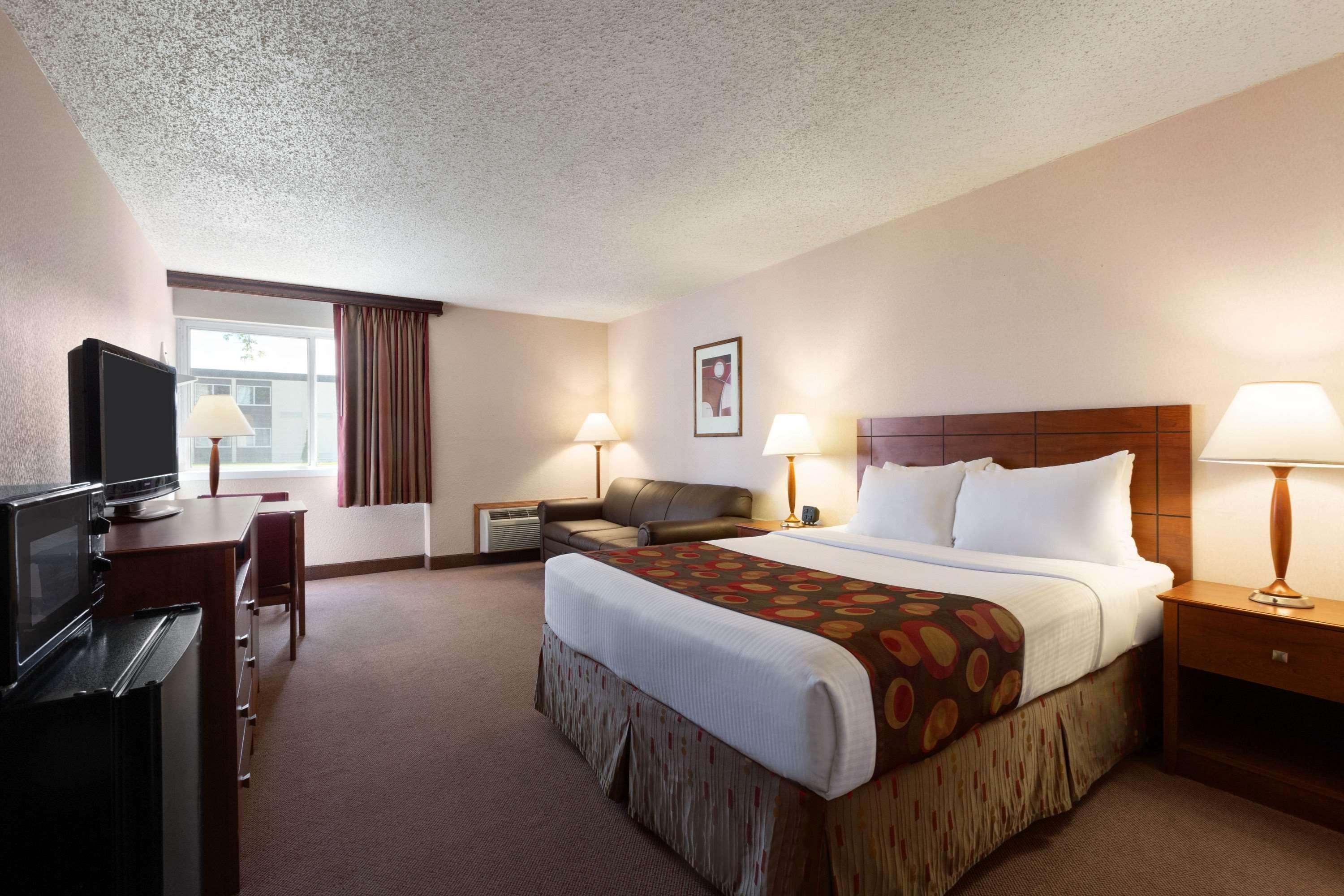 Ramada By Wyndham Bismarck Otel Dış mekan fotoğraf