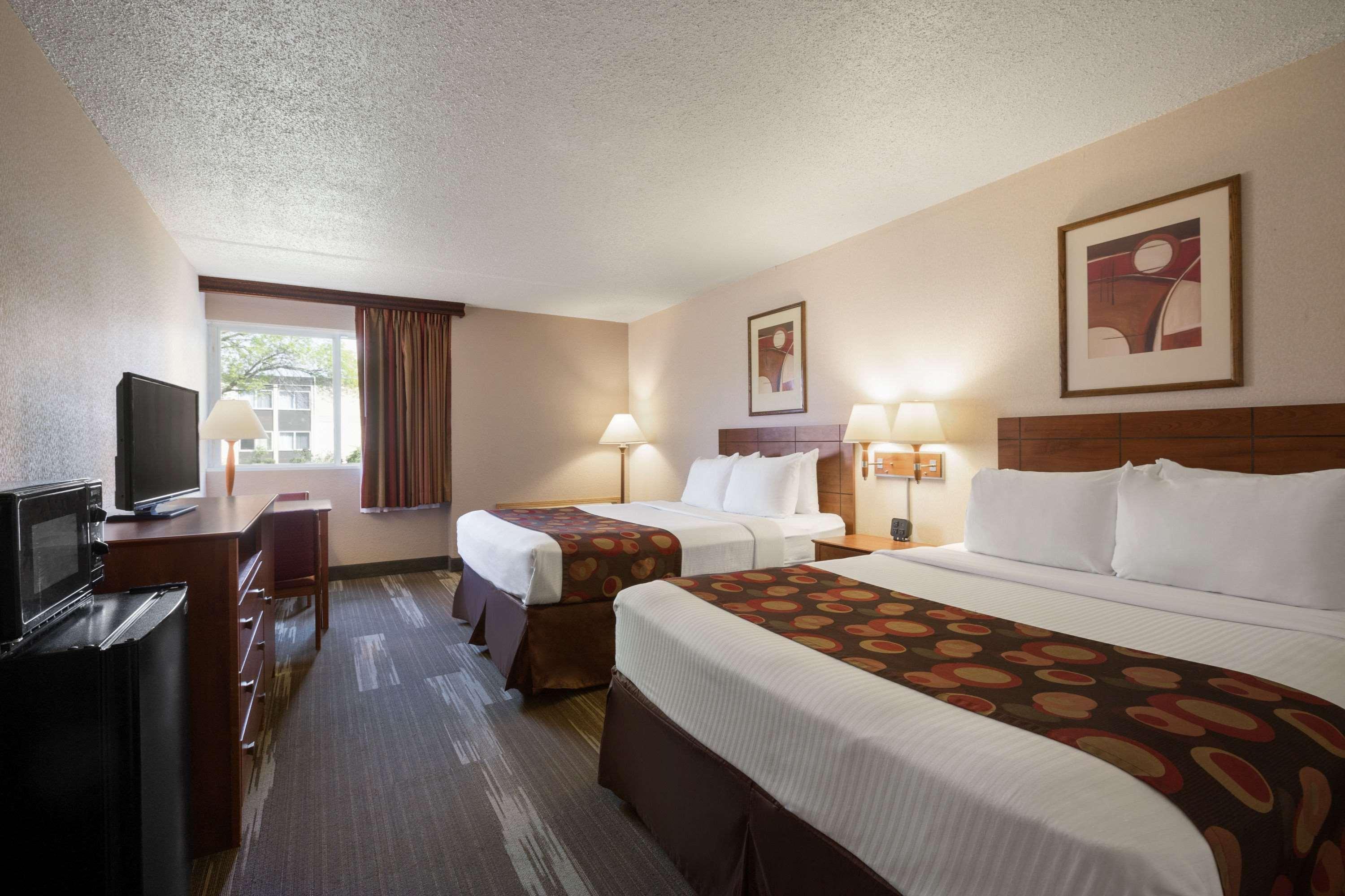 Ramada By Wyndham Bismarck Otel Dış mekan fotoğraf