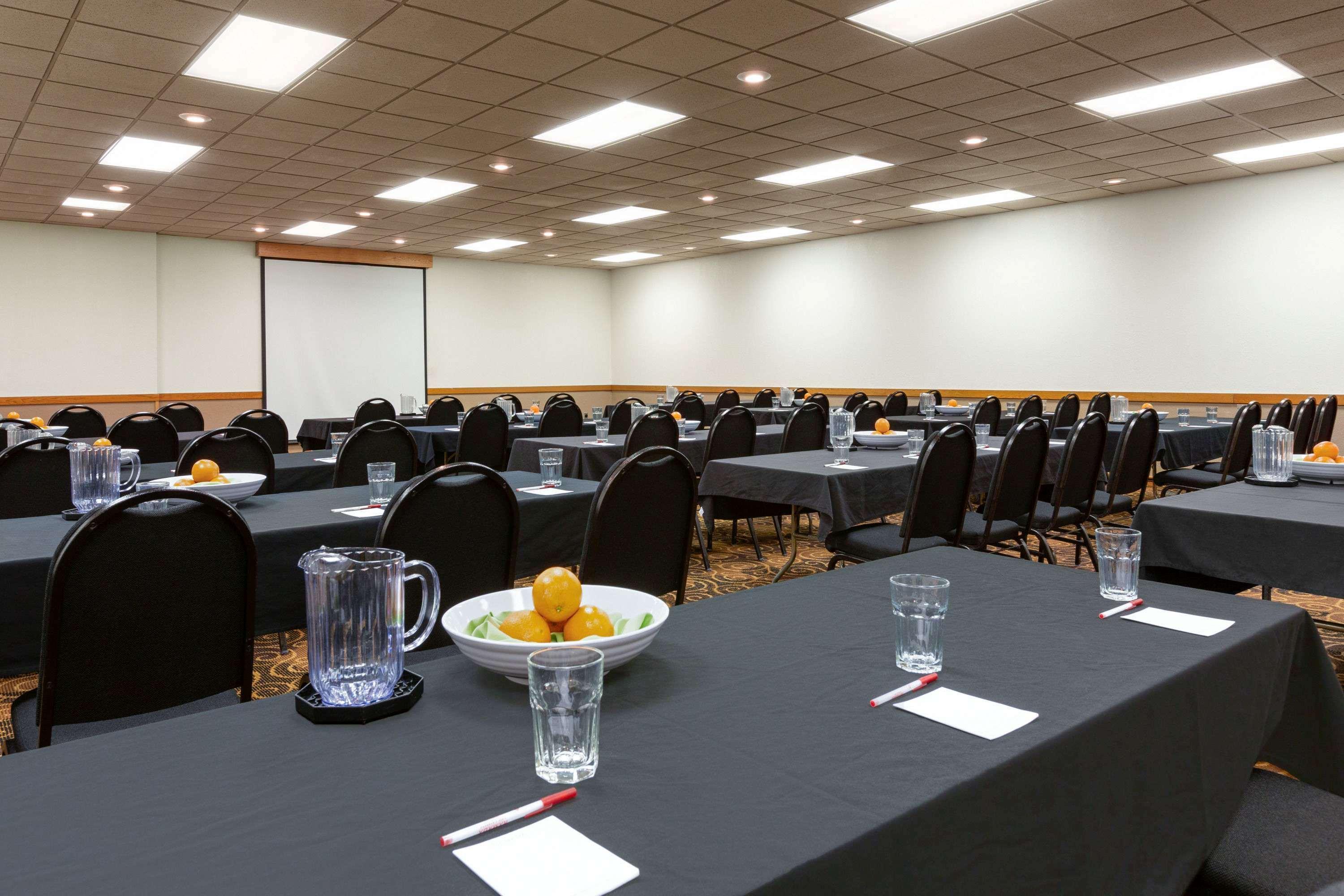 Ramada By Wyndham Bismarck Otel Dış mekan fotoğraf