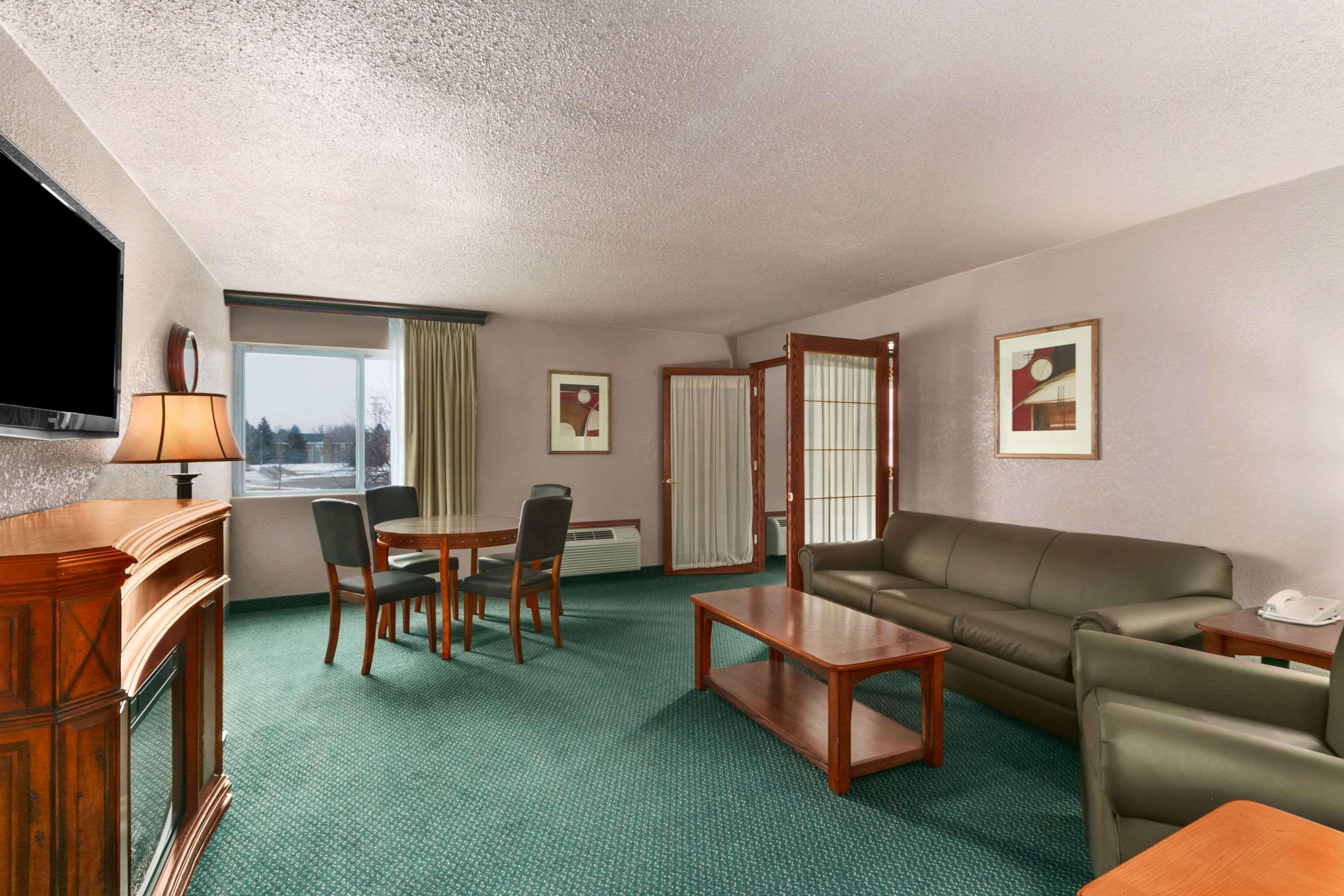 Ramada By Wyndham Bismarck Otel Dış mekan fotoğraf