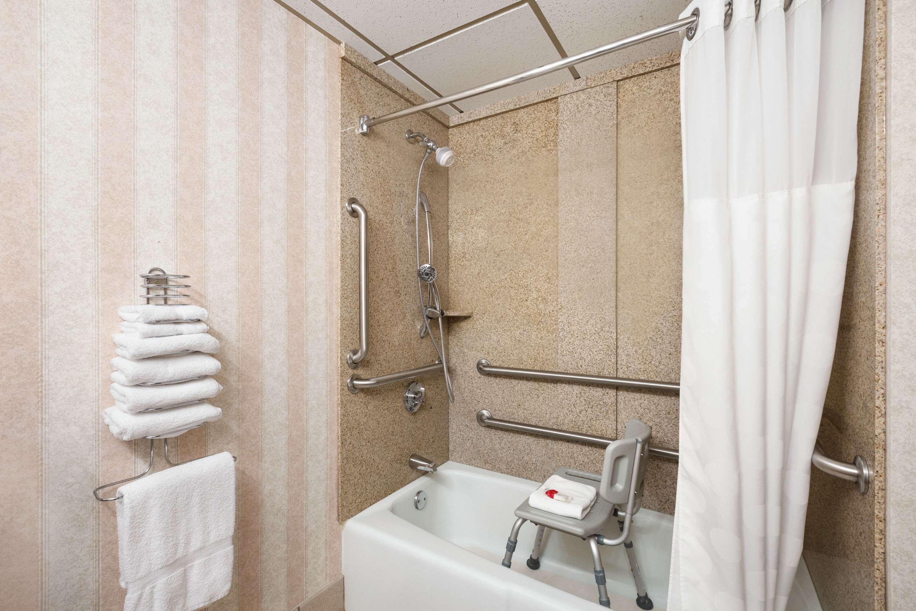 Ramada By Wyndham Bismarck Otel Dış mekan fotoğraf