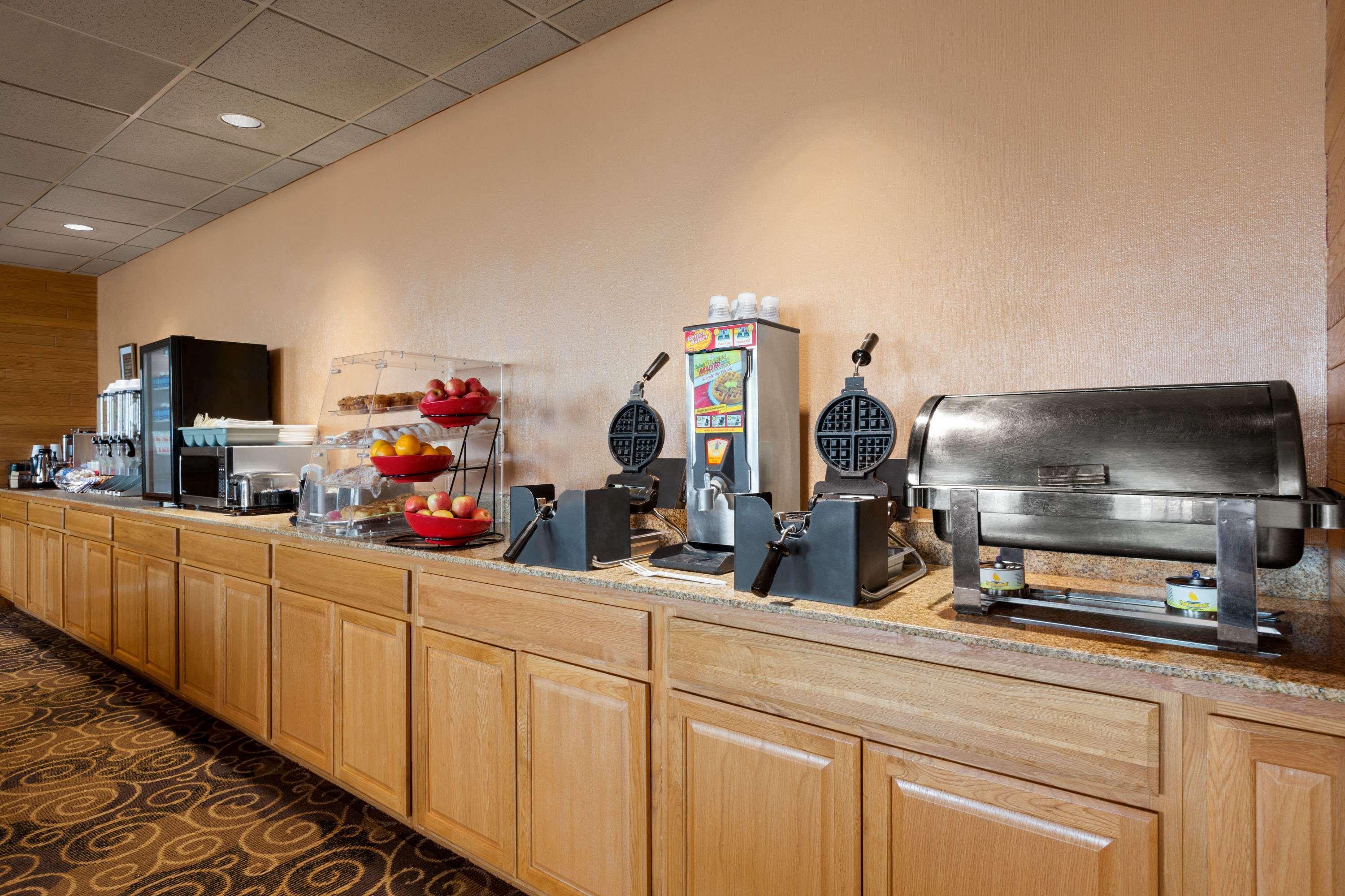 Ramada By Wyndham Bismarck Otel Dış mekan fotoğraf