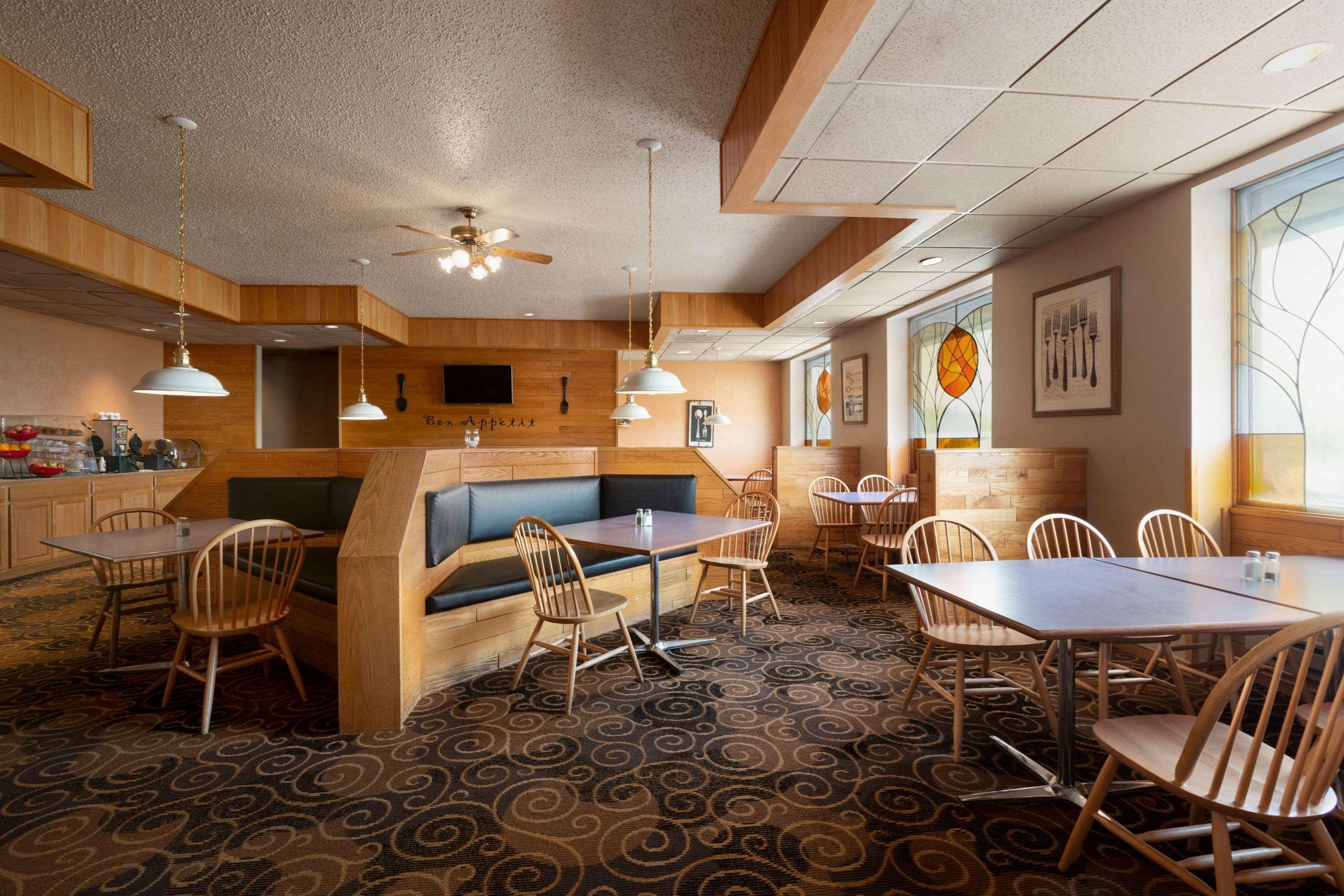 Ramada By Wyndham Bismarck Otel Dış mekan fotoğraf