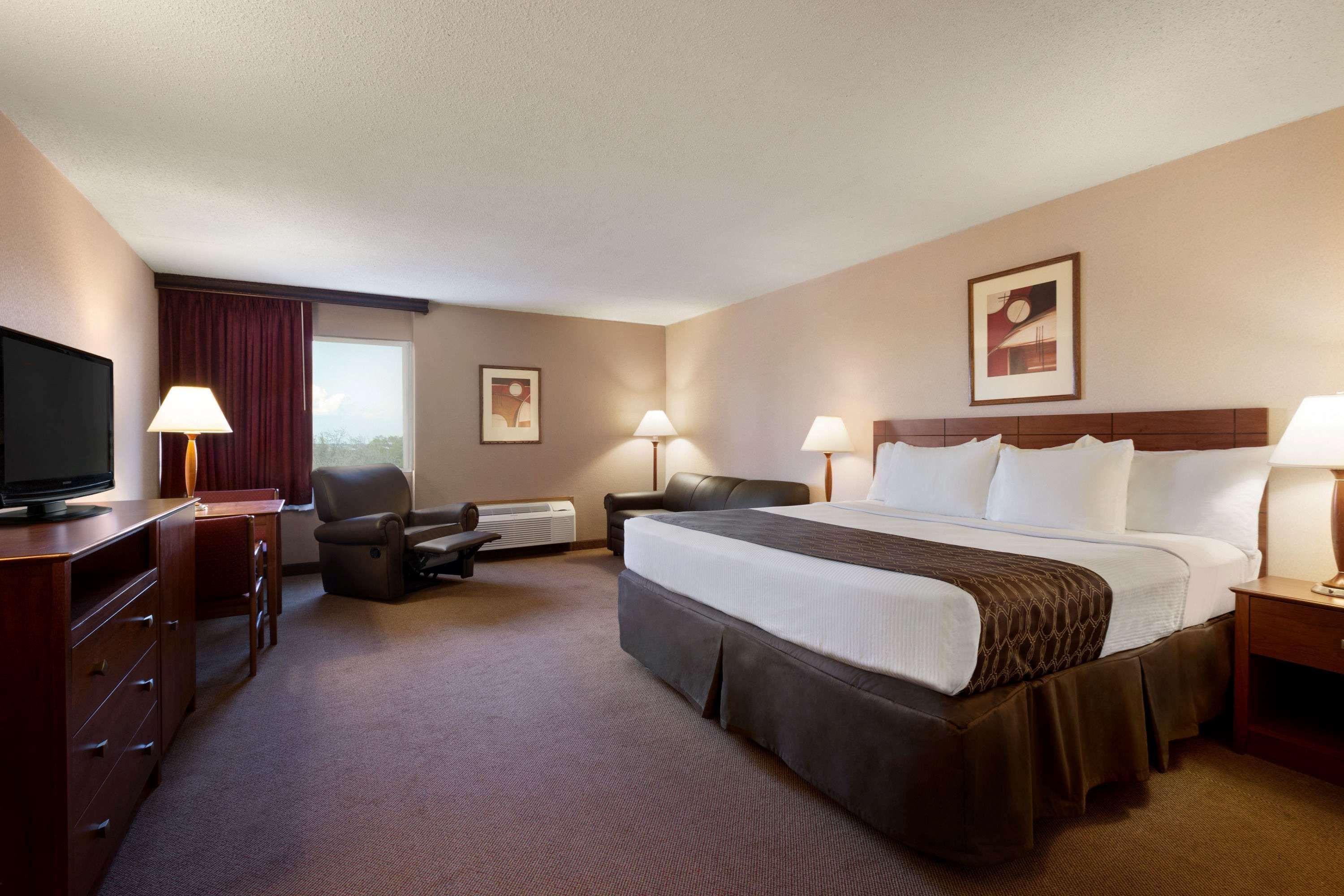 Ramada By Wyndham Bismarck Otel Dış mekan fotoğraf