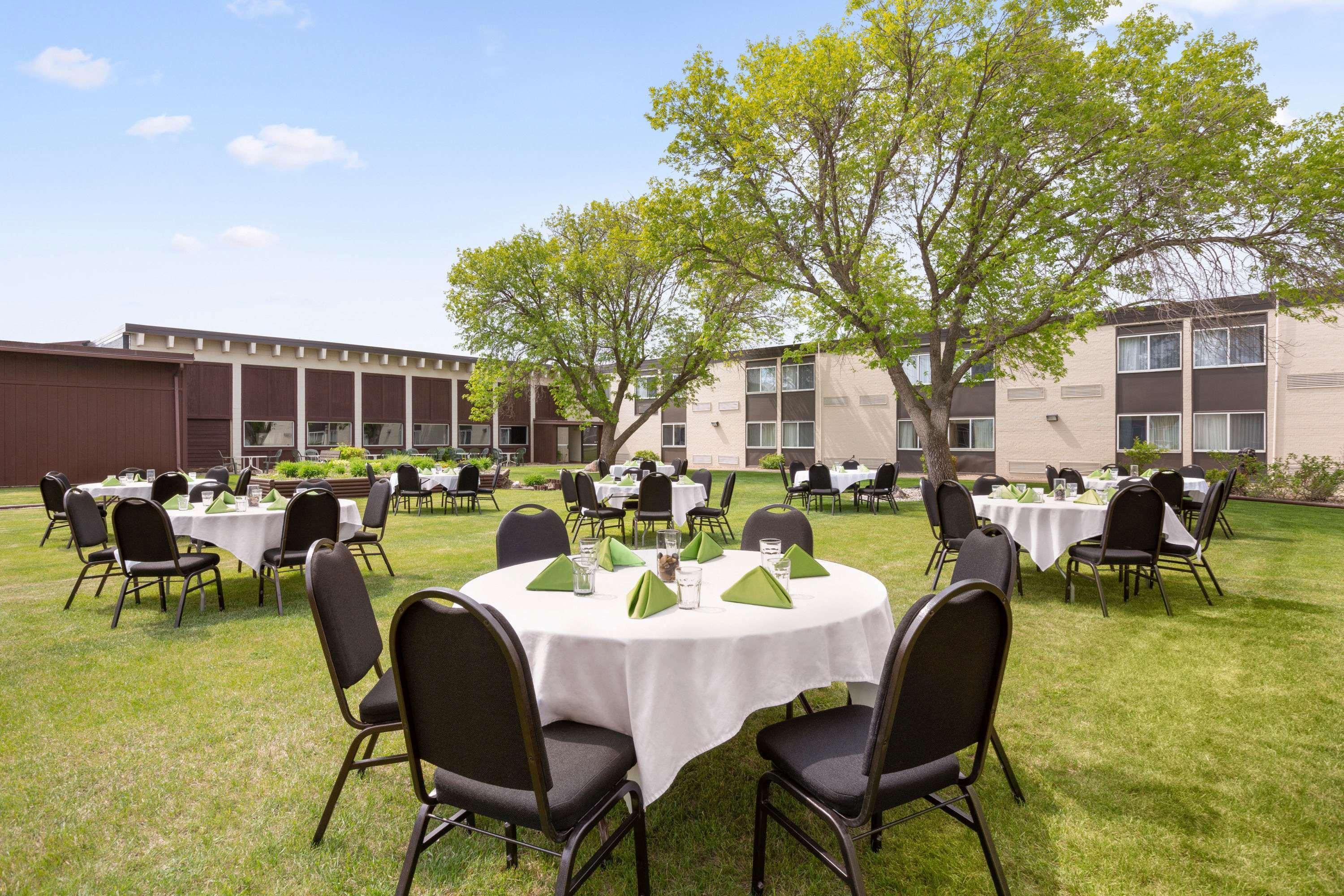 Ramada By Wyndham Bismarck Otel Dış mekan fotoğraf