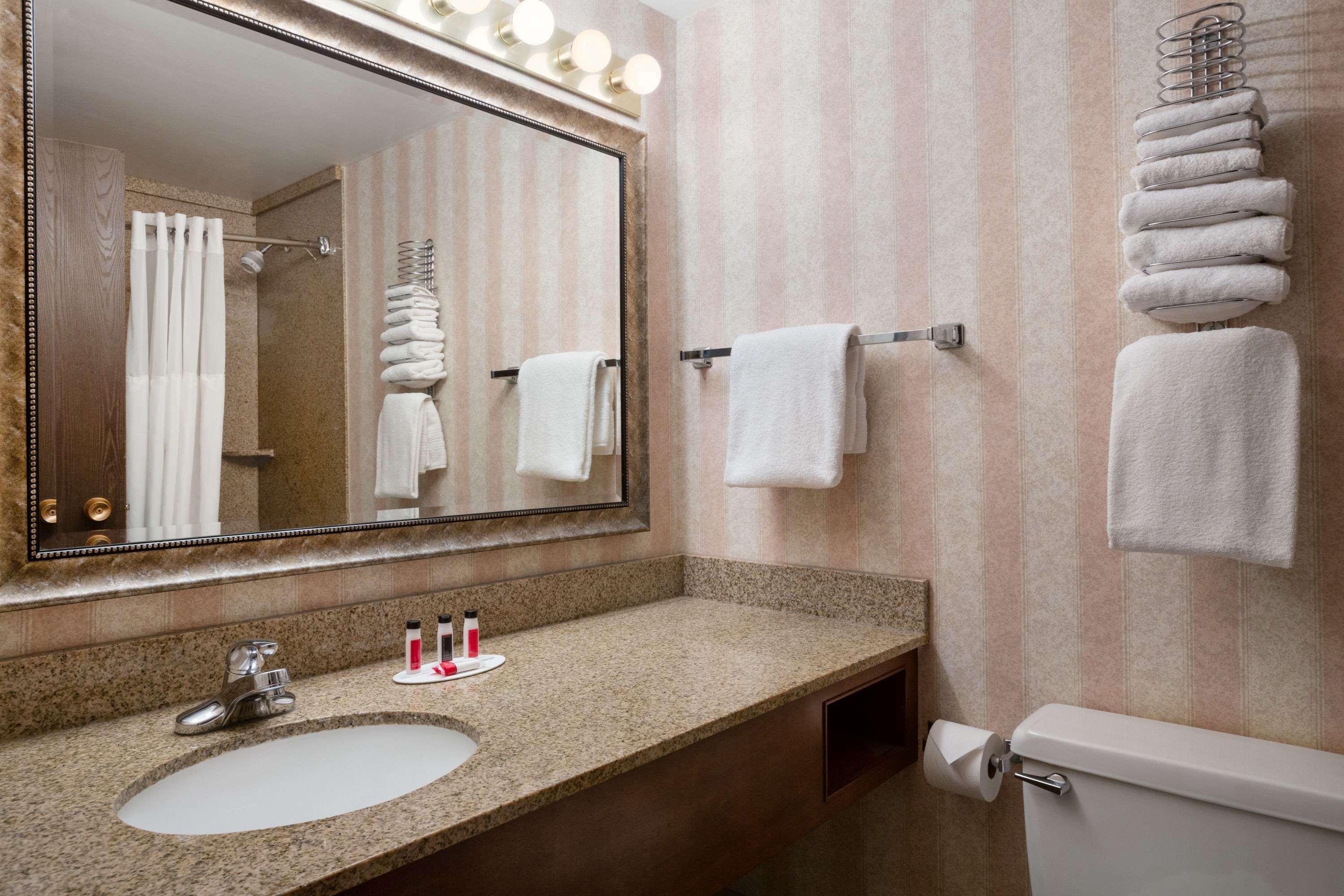Ramada By Wyndham Bismarck Otel Dış mekan fotoğraf