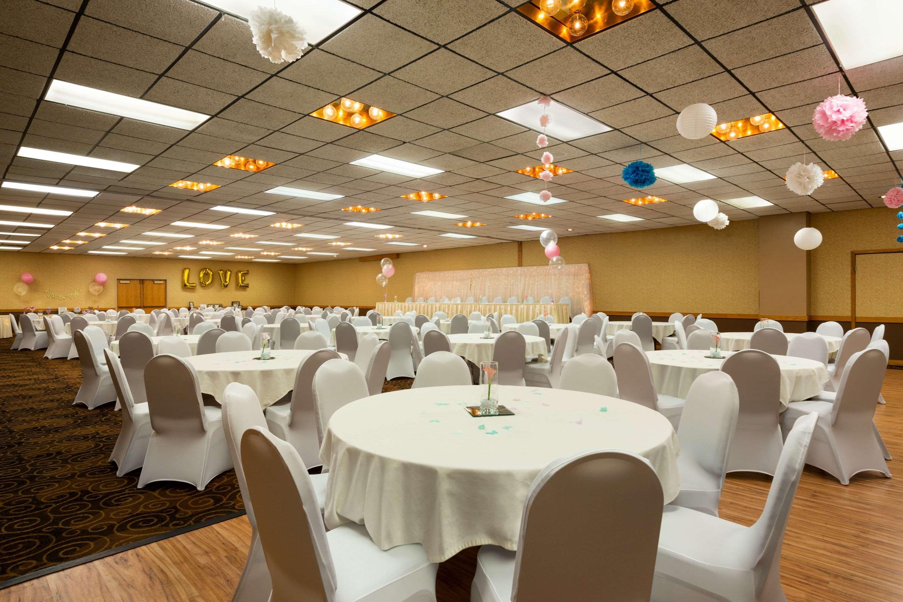 Ramada By Wyndham Bismarck Otel Dış mekan fotoğraf