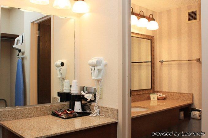 Ramada By Wyndham Bismarck Otel Oda fotoğraf
