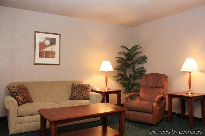 Ramada By Wyndham Bismarck Otel Oda fotoğraf