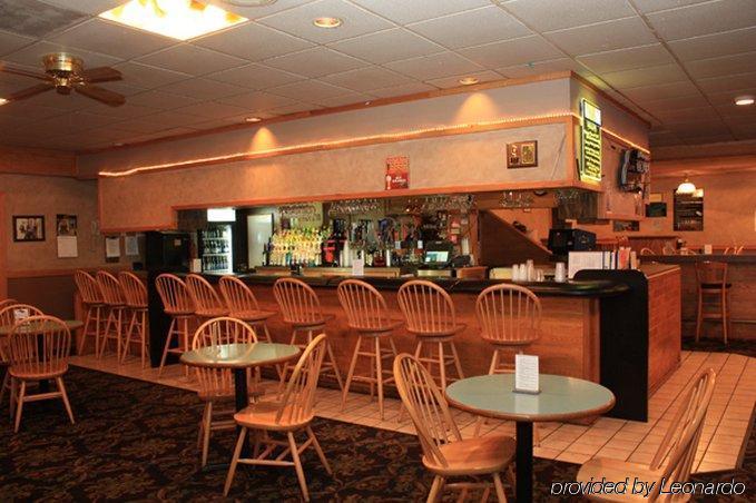 Ramada By Wyndham Bismarck Otel Restoran fotoğraf